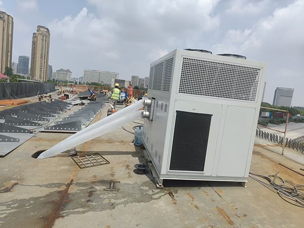 風(fēng)冷式循環(huán)冷風(fēng)機(jī)安裝現(xiàn)場(chǎng)